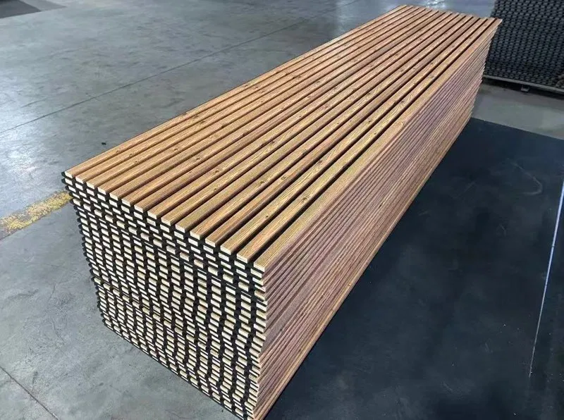 Tấm ốp tường âm học thanh thẳng gỗ Sồi Tự Nhiên Sáng (Đóng gói số lượng lớn)